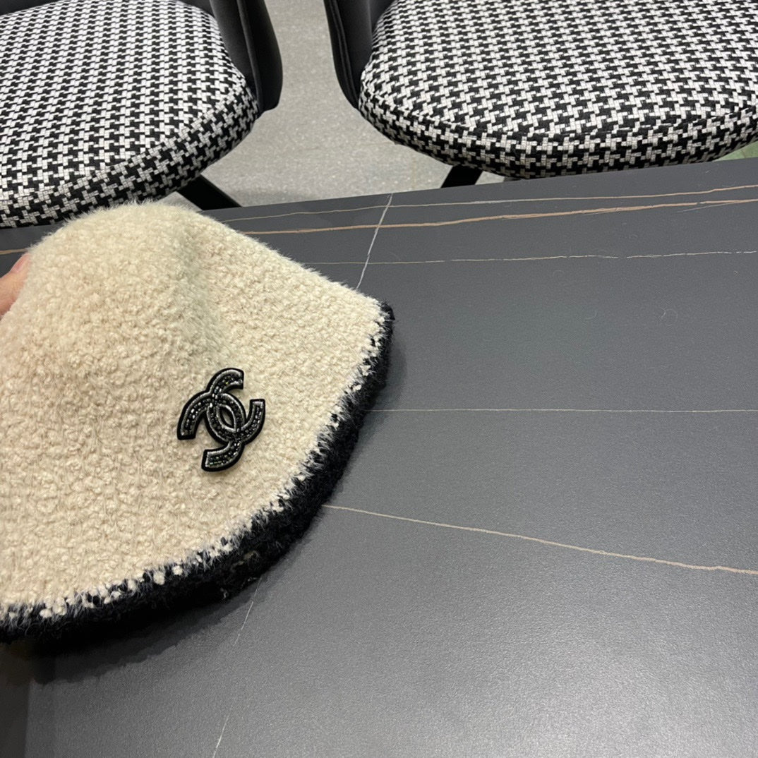 CHAPEAU BOB EN LAINE D'AGNEAU BEIGE CRÈME 426106 