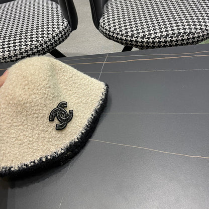 CHAPEAU BOB EN LAINE D'AGNEAU BEIGE CRÈME 426106 