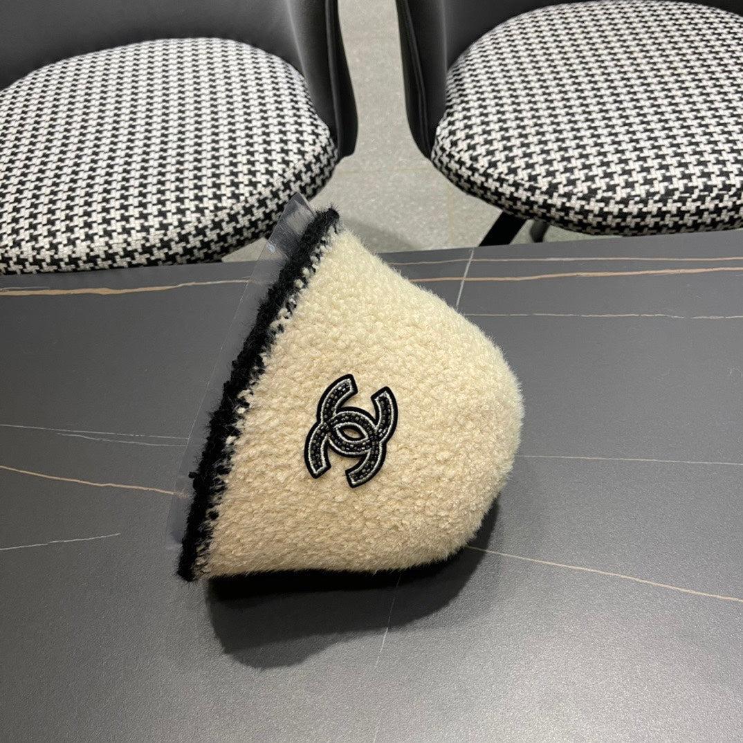 CHAPEAU BOB EN LAINE D'AGNEAU BEIGE CRÈME 426106 