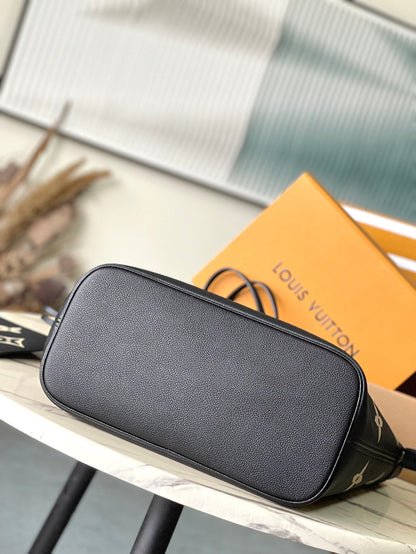 NEVERFULL MM 31 EN CUIR EMPREINTE MONOGRAMME NOIR CRÈME