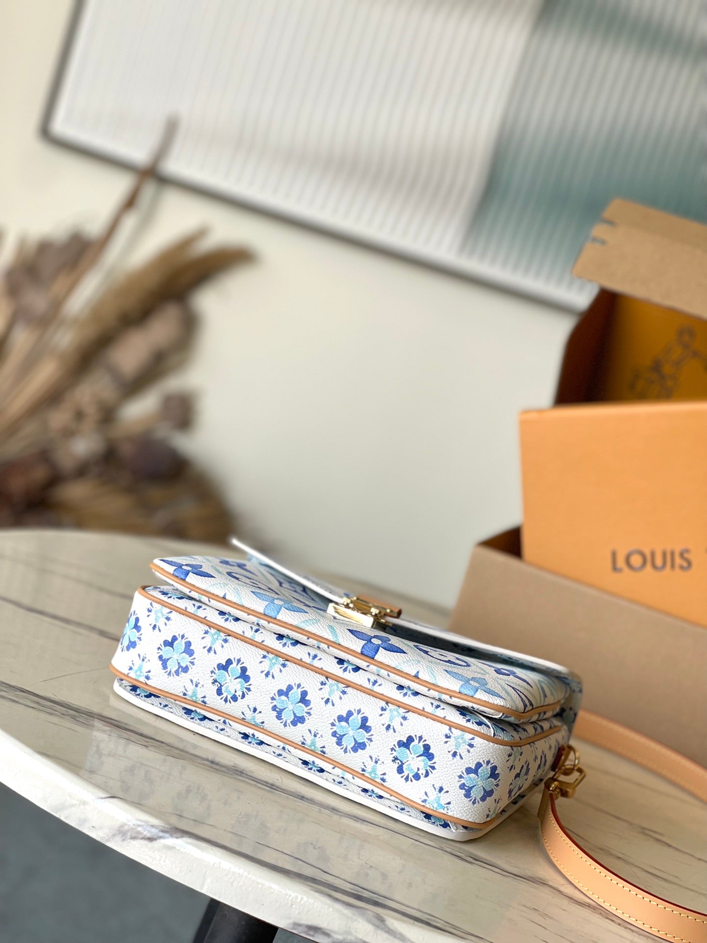 POCHETTE MÉTIS 25 EN CARREAUX MONOGRAMME BLEU LAGON TOILE QUINCAILLERIE DORÉ