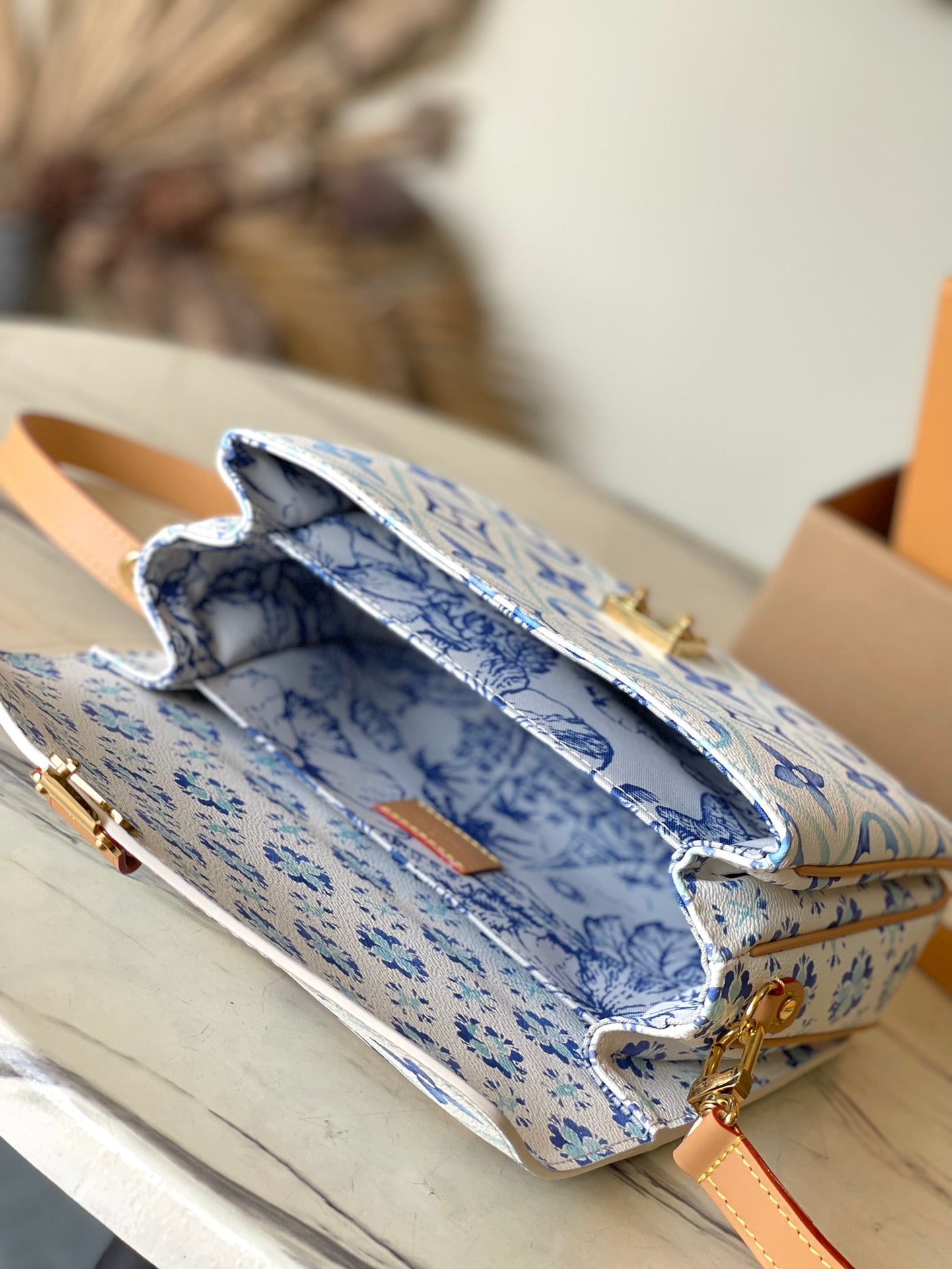 POCHETTE MÉTIS 25 EN CARREAUX MONOGRAMME BLEU LAGON TOILE QUINCAILLERIE DORÉ