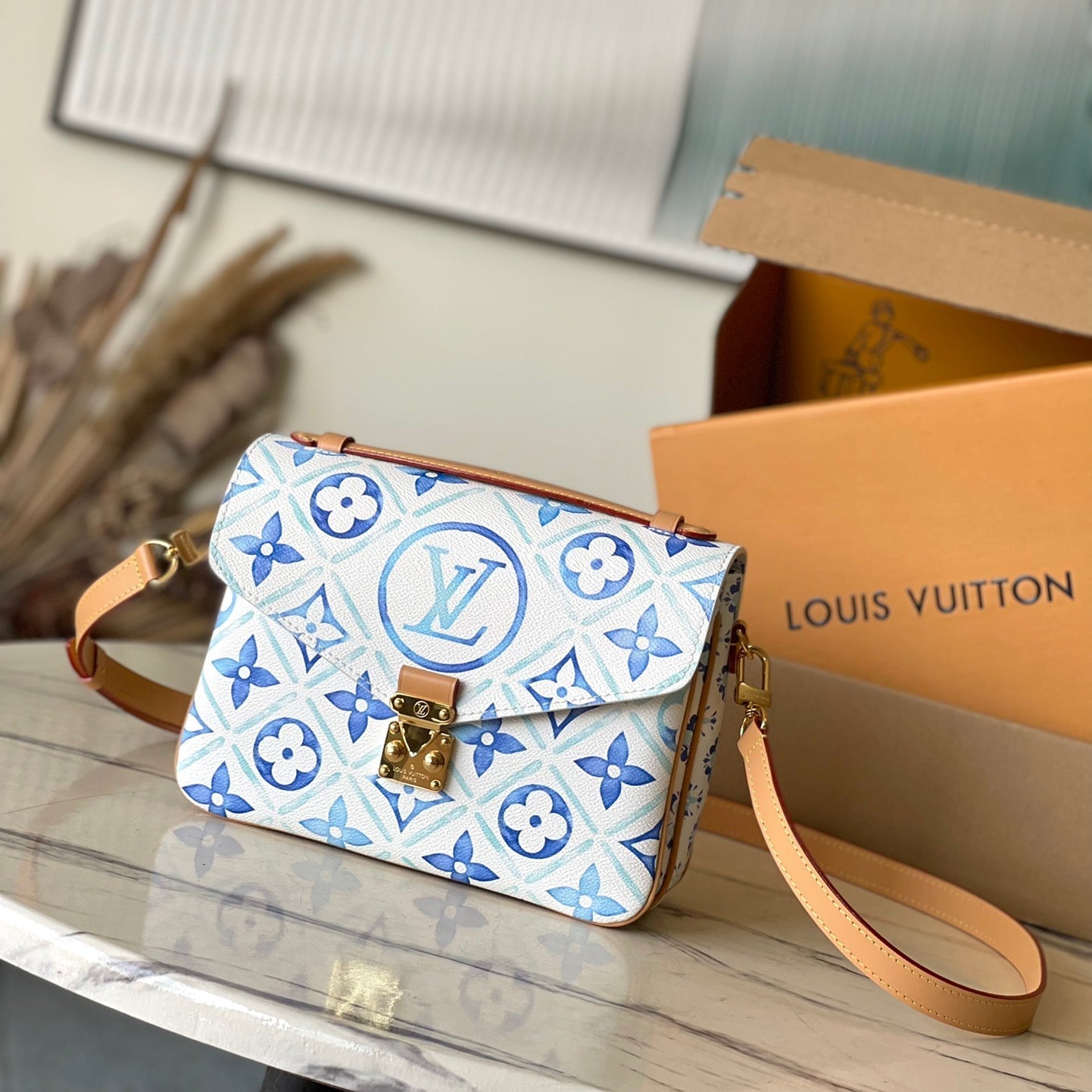 POCHETTE MÉTIS 25 EN CARREAUX MONOGRAMME BLEU LAGON TOILE QUINCAILLERIE DORÉ