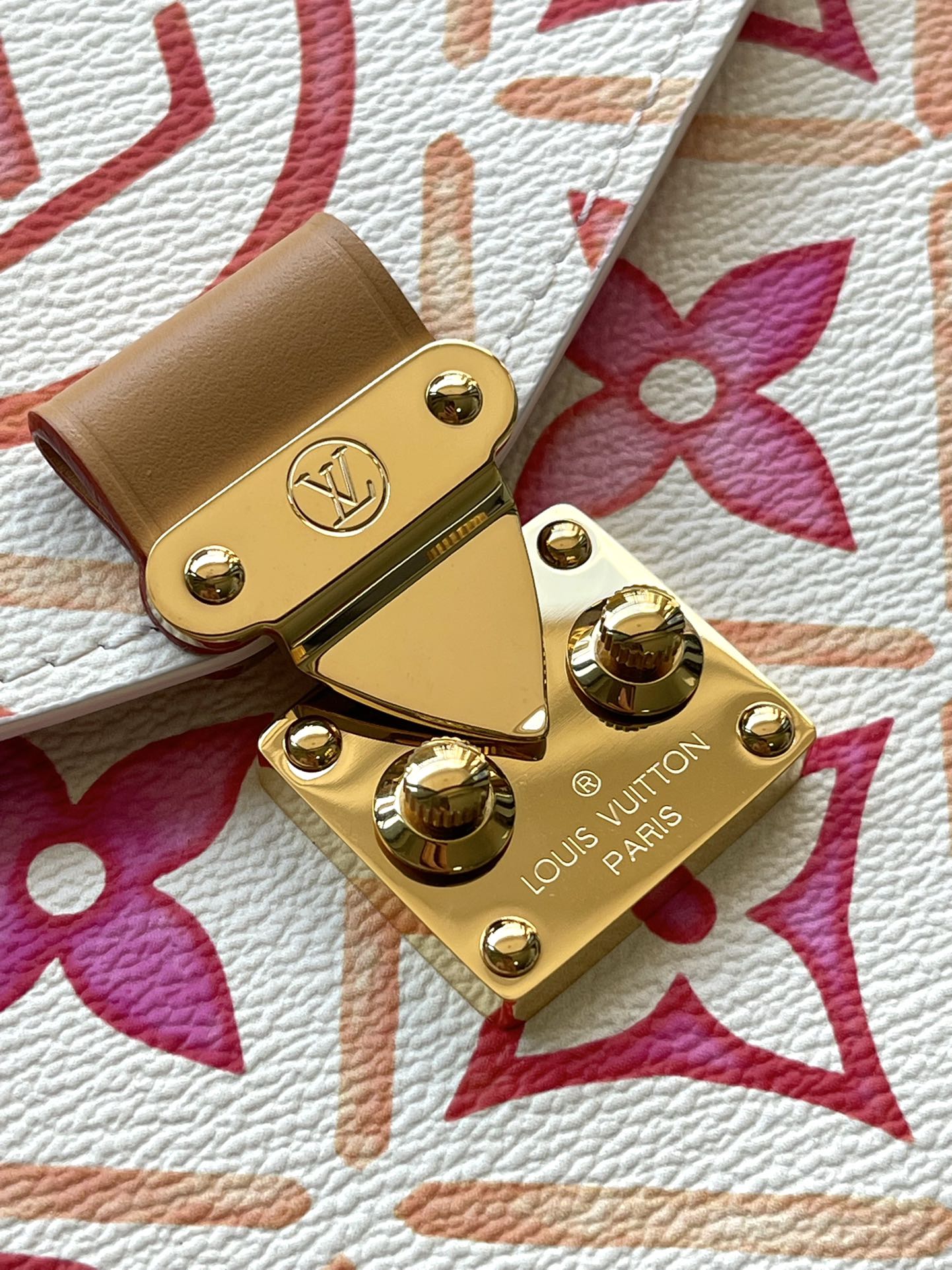 ポシェット メティス 25インチ コーラル モノグラム タイル キャンバス ゴールド金具