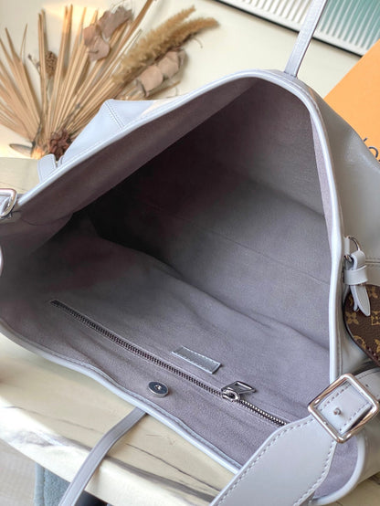 Sac fourre-tout Vibe mm 39 en cuir d'agneau brillant gris Trianon