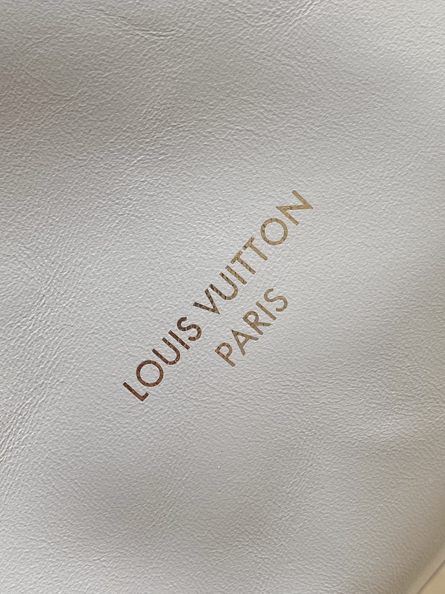 Sac fourre-tout Vibe mm 39 en cuir d'agneau brillant gris Trianon