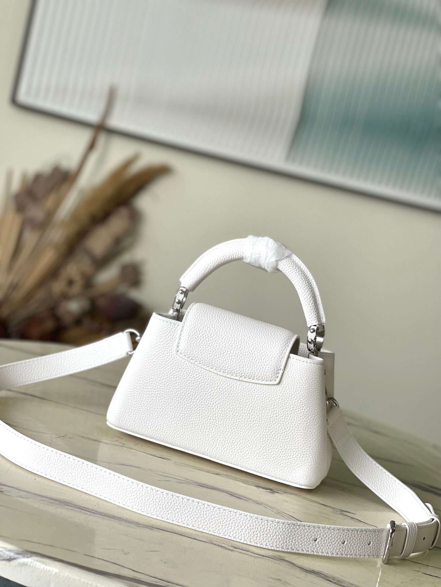 CAPUCINES EAST-WEST MINI 22 EN CUIR DE VEAU BLANC, ACIER ARGENTÉ