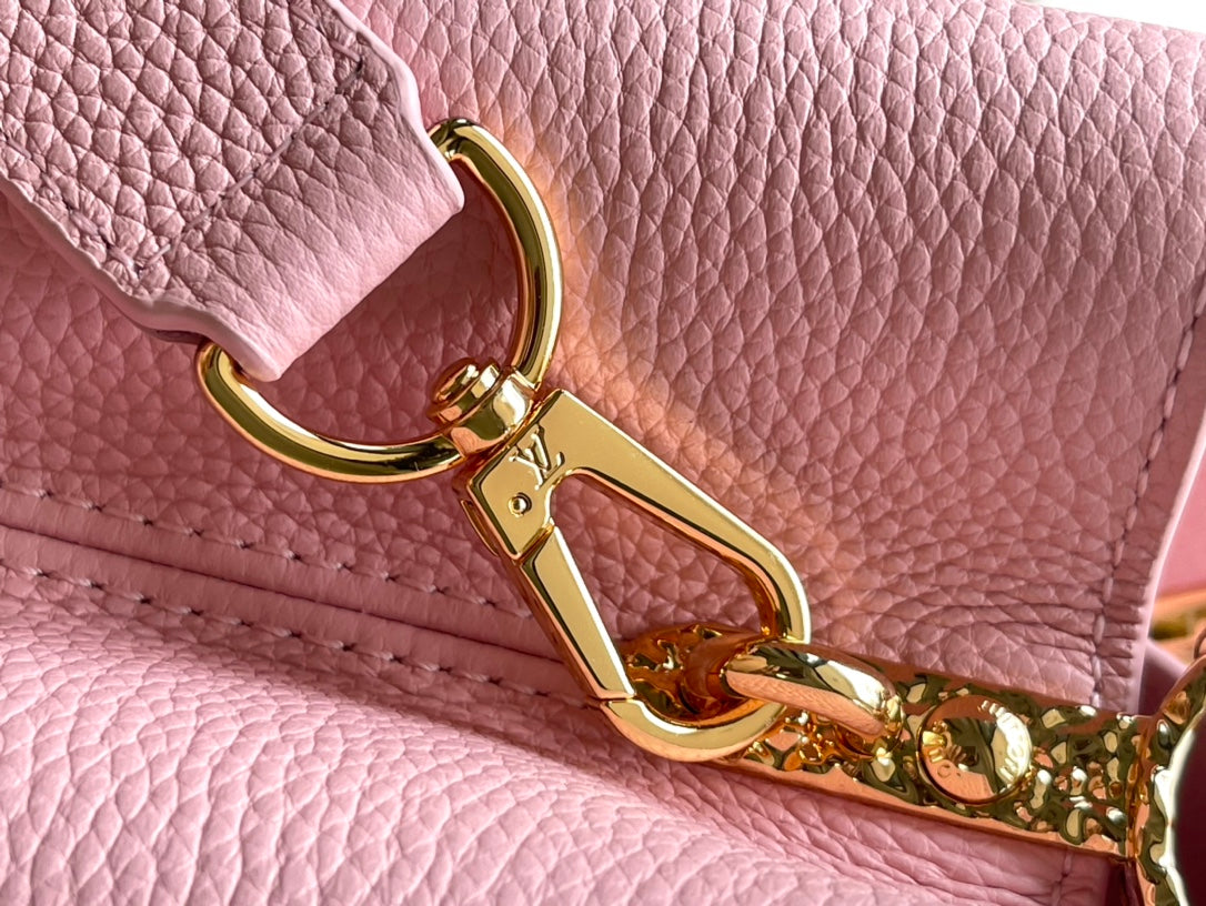 CAPUCINES EAST-WEST 33 EN CUIR DE VEAU ROSE BLUSH, ACIER DORÉ