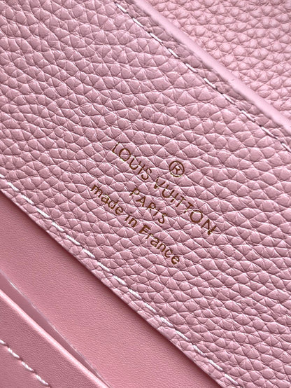 CAPUCINES EAST-WEST 33 EN CUIR DE VEAU ROSE BLUSH, ACIER DORÉ