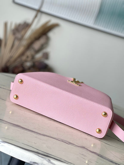 CAPUCINES EAST-WEST 33 EN CUIR DE VEAU ROSE BLUSH, ACIER DORÉ