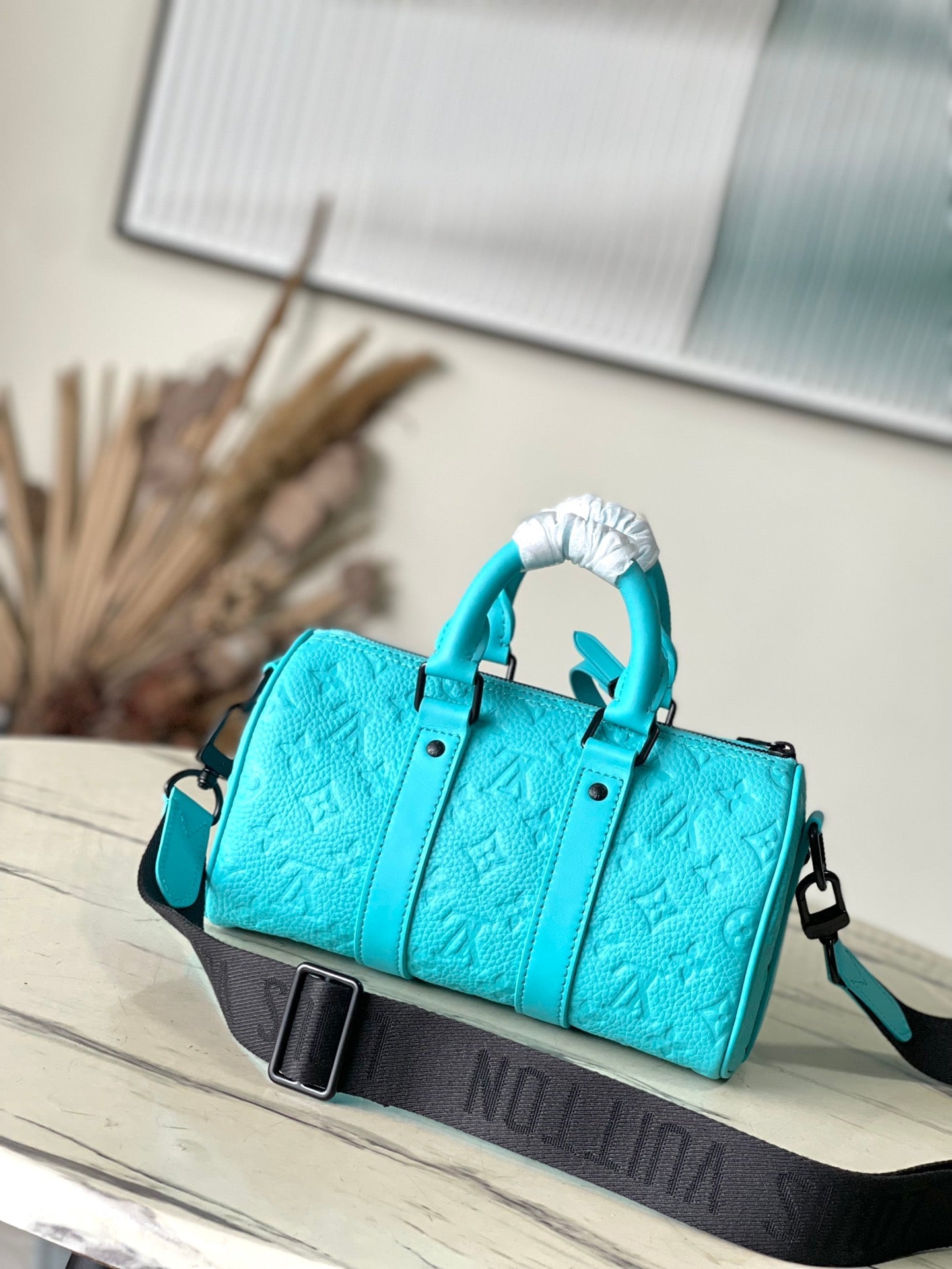 Sac bandoulière Keepall 25 en cuir de veau embossé monogramme bleu turquoise