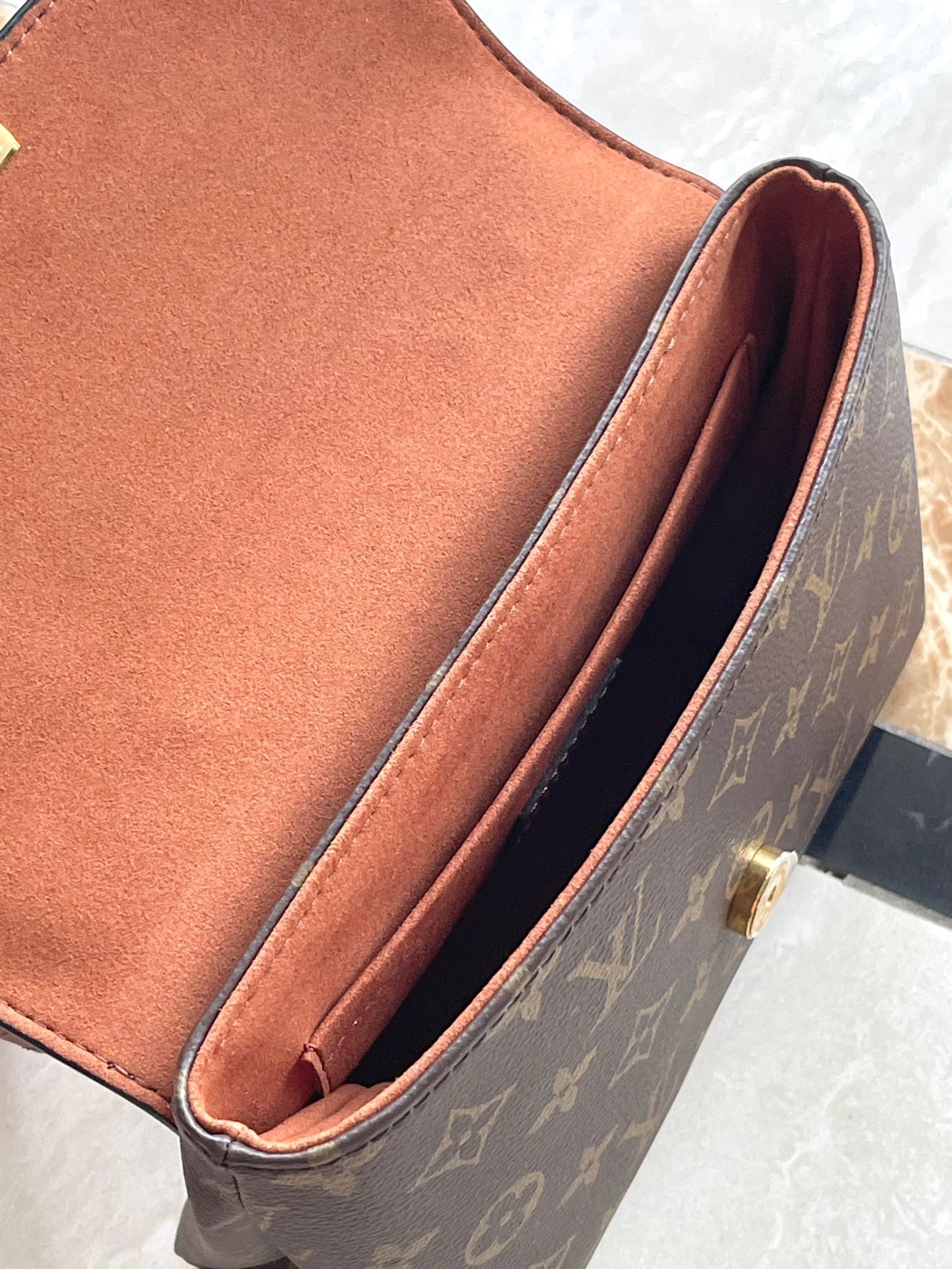 LOCKY BB 20 EN TOILE MONOGRAMME MARRON ET CUIR DE VEAU LISSE BOUCLE OR