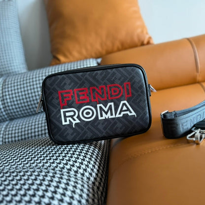 Pochette 22 avec motif FF en tissu texturé gris foncé et garniture en cuir d'agneau noir