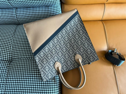 SAC FENDI 38 FF MONOGRAMME FF CUIR DE VEAU MARRON CAMEL AVEC BANDOULIÈRE