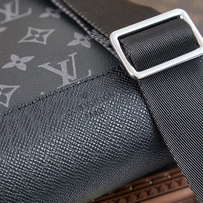 SAC À BANDOULIÈRE DUO 42 EN TOILE MONOGRAMME ÉCLIPSE NOIRE