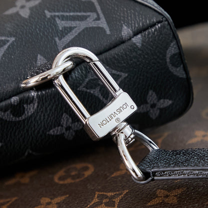SAC À BANDOULIÈRE DUO 42 EN TOILE MONOGRAMME ÉCLIPSE NOIRE
