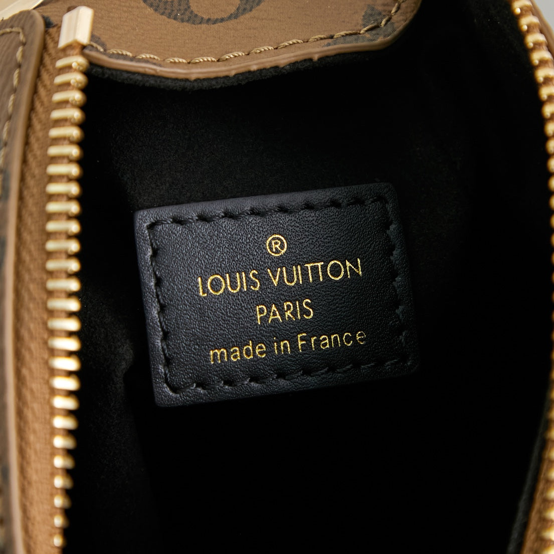 Coffre latéral Mini 18 po, toile inversée avec monogramme marron, quincaillerie dorée