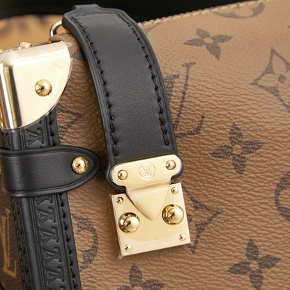 Coffre latéral Mini 18 po, toile inversée avec monogramme marron, quincaillerie dorée