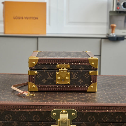 ダークブラウン モノグラム キャンバス ゴールド金具 24インチ コフレ ジョワリエ