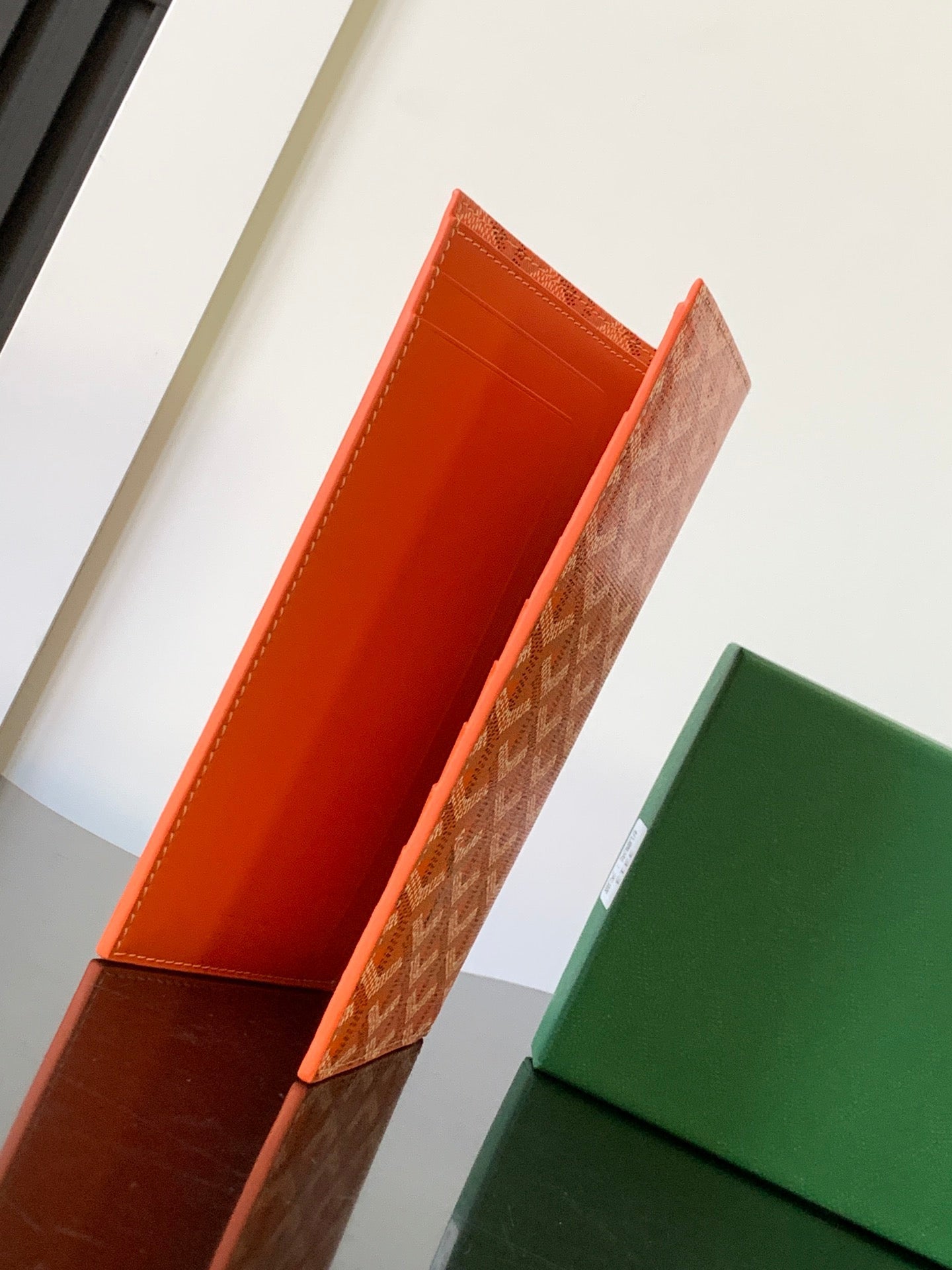 PORTEFEUILLE CHÉQUIER RICHELIEU 19 EN TOILE GOYARDINE ROUGE ORANGE ET CUIR DE VEAU