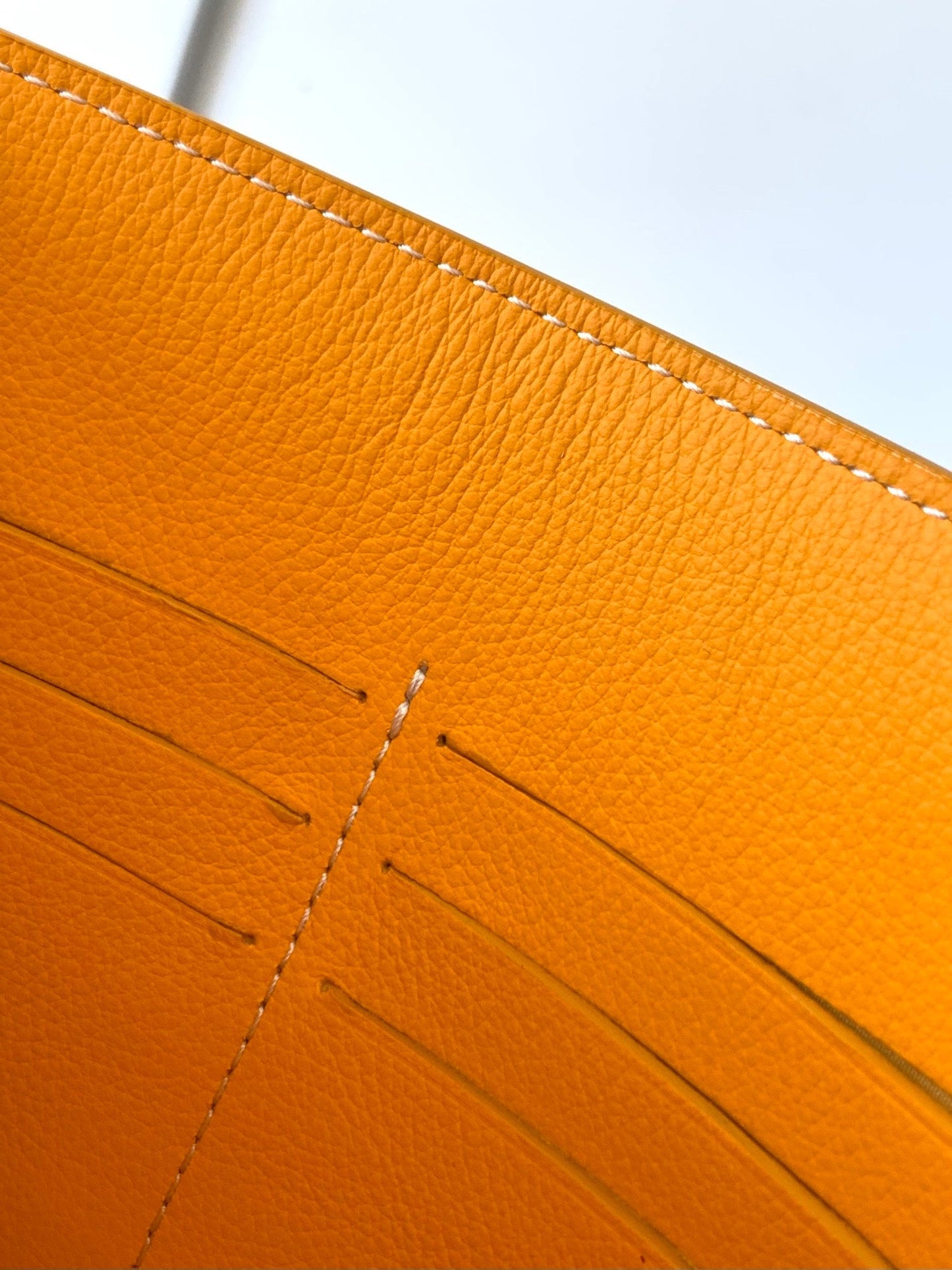 Pochette portefeuille Chypre 21 en toile goyardine jaune et cuir de veau