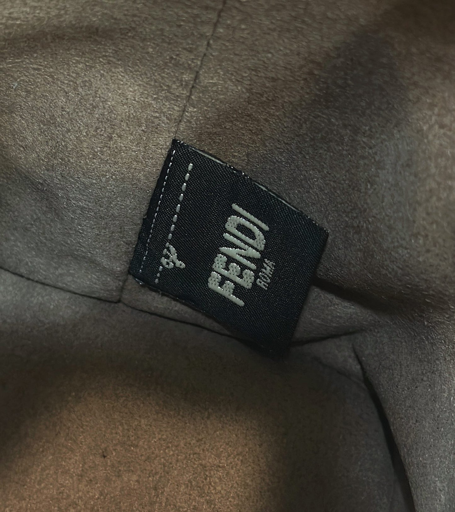 MON TRESOR 18 EN TOILE COLORÉE AVEC MOTIF FF BRODÉ