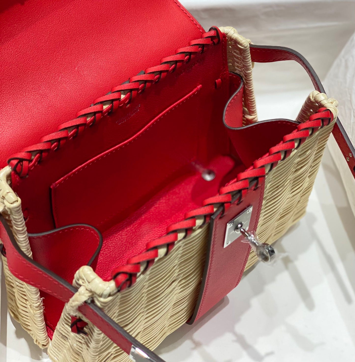 HM KELLY 22 PICNIC ROUGE BAMBOU ET ROTIN