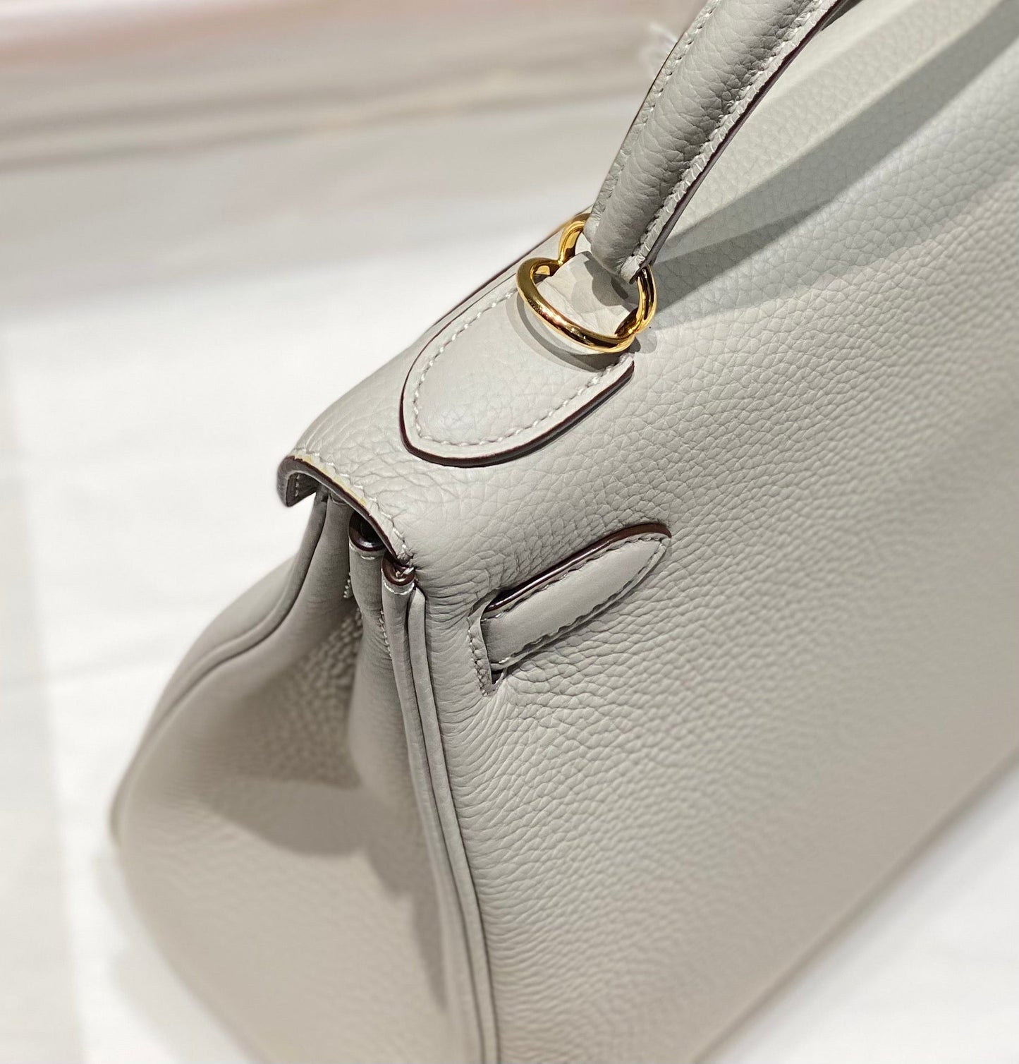 HM KELLY 28CM GRIS CLAIR TOGO QUINCAILLERIE OR