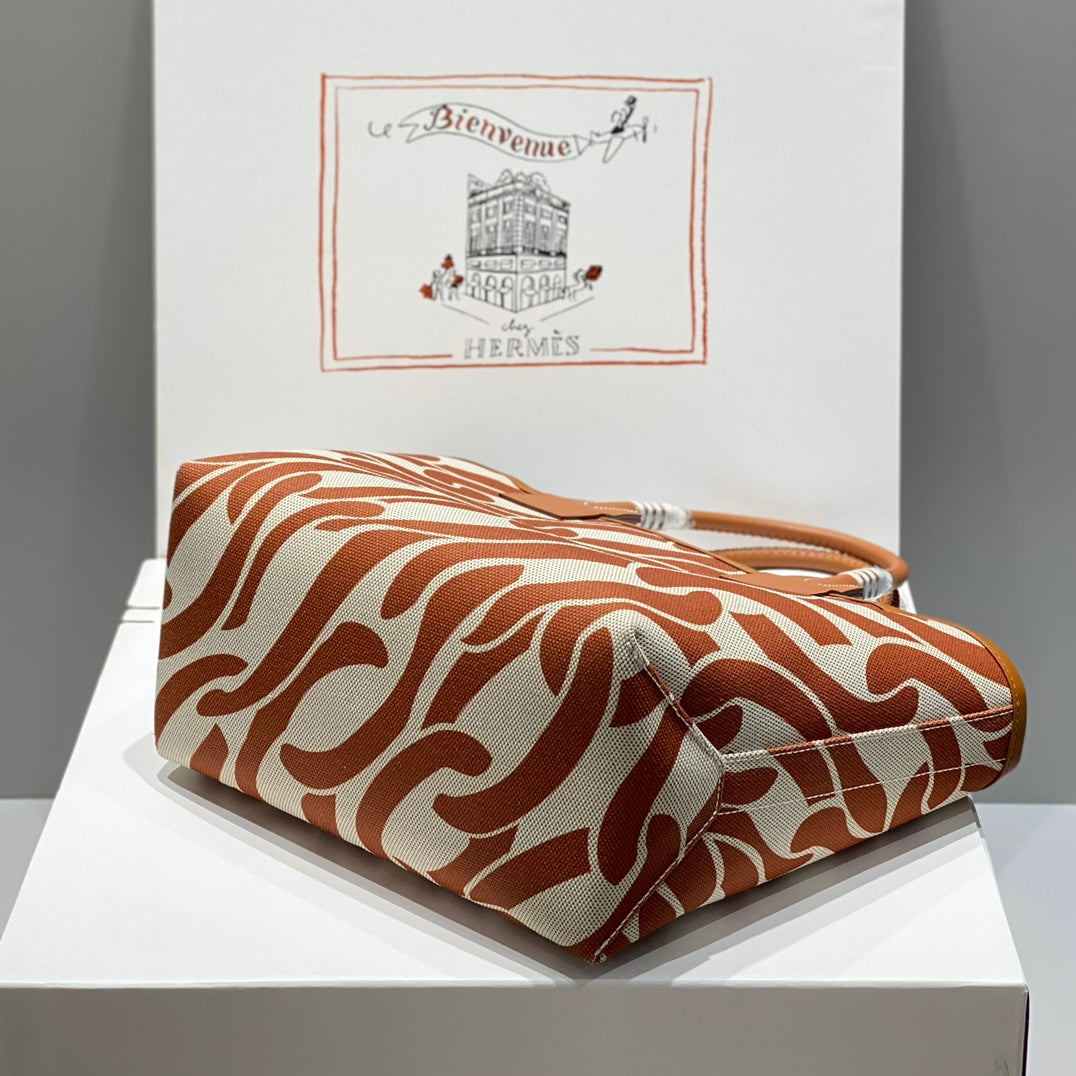 Sac HM Steeple 28 en cuir de veau marron et toile blanche et marron