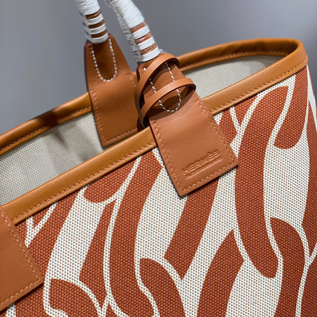 Sac HM Steeple 28 en cuir de veau marron et toile blanche et marron