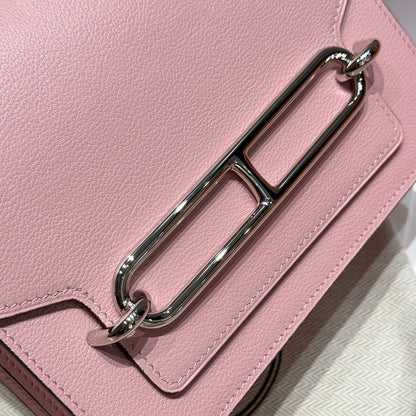 Sac HM Roulis 18 en cuir de veau rose pastel EVERCOLOR 237570
