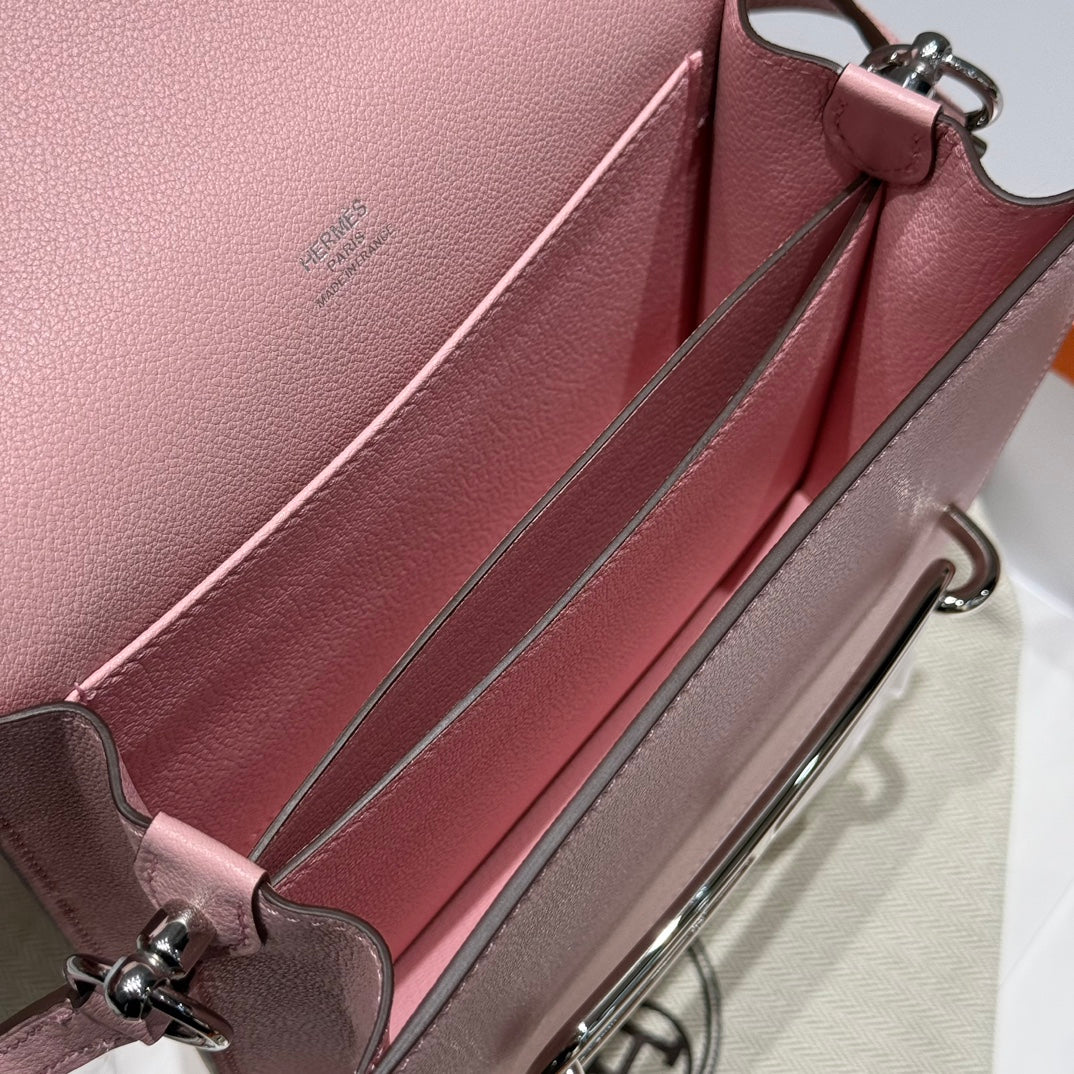 Sac HM Roulis 18 en cuir de veau rose pastel EVERCOLOR 237570