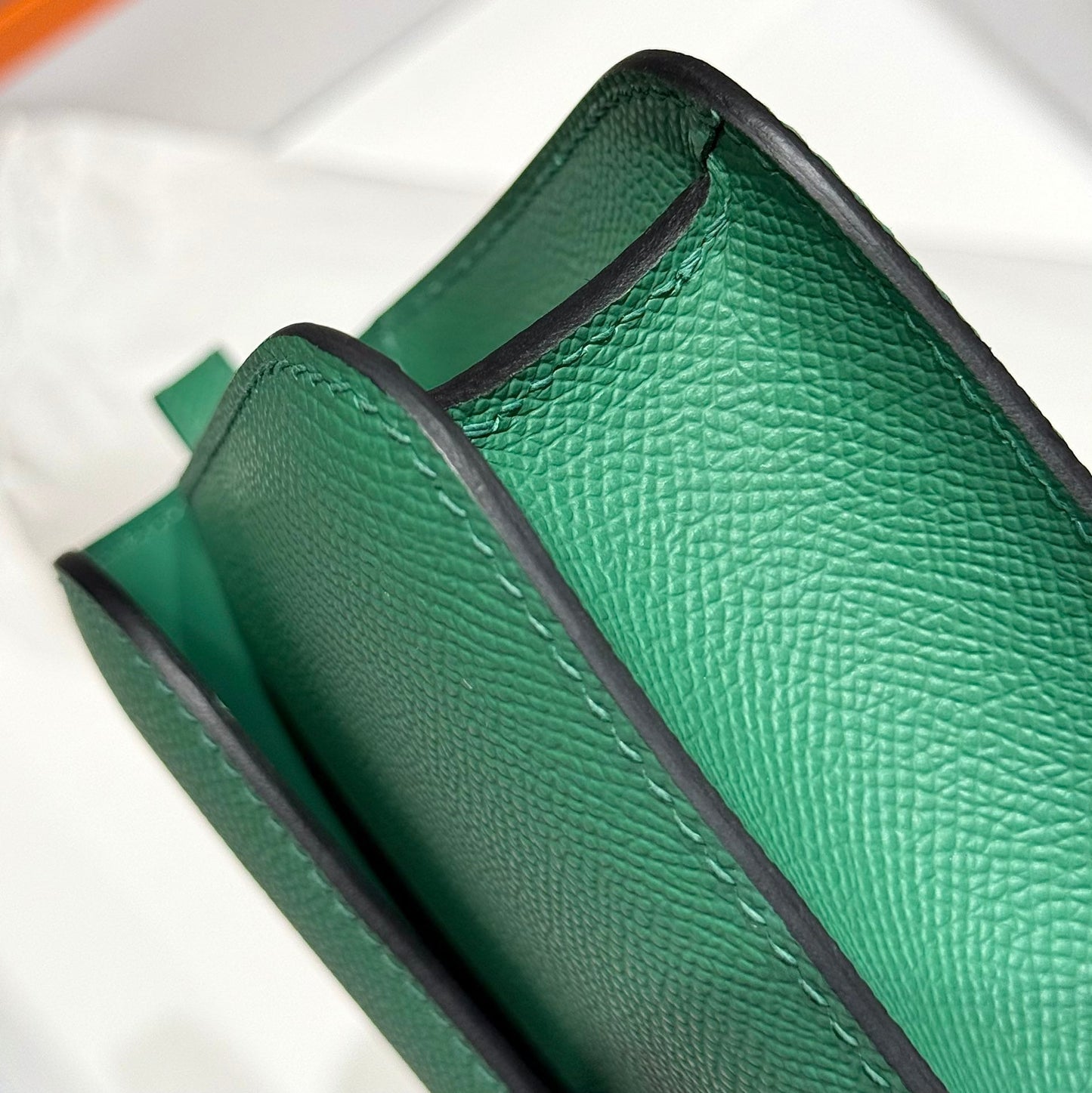 Sac HM Constance Elan 24 cm en cuir Epsom vert foncé et finitions dorées