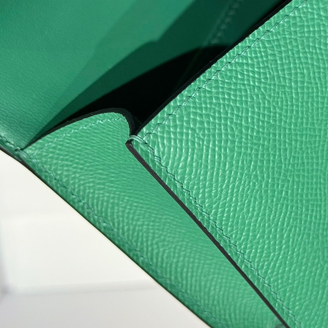 Sac HM Constance Elan 24 cm en cuir Epsom vert foncé et finitions dorées