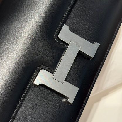 Sac HM Constance Elan 24 cm en cuir de veau box noir et accessoires argentés