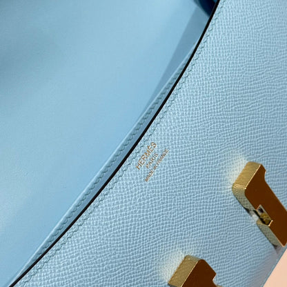 Sac HM Constance Elan 24 cm en cuir Epsom bleu nuage et accessoires dorés