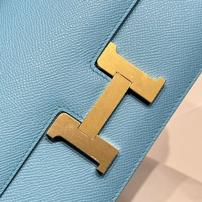 Sac HM Constance Elan 24 cm en cuir Epsom bleu nuage et accessoires dorés