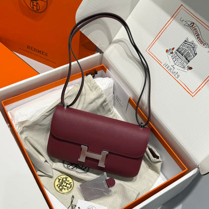 Sac HM Constance Elan 24 cm en cuir Epsom bordeaux et accessoires argentés