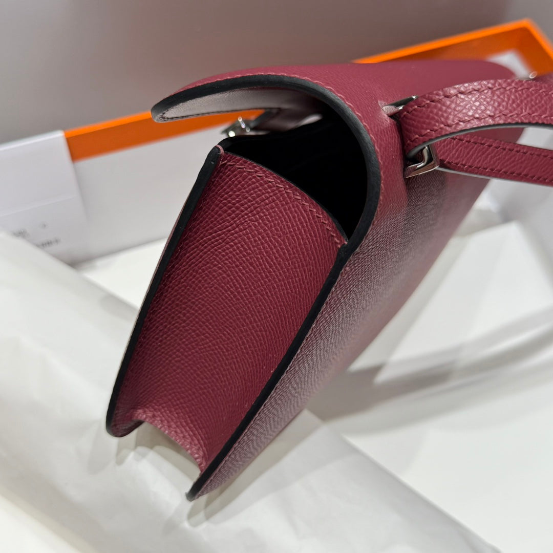 Sac HM Constance Elan 24 cm en cuir Epsom bordeaux et accessoires argentés
