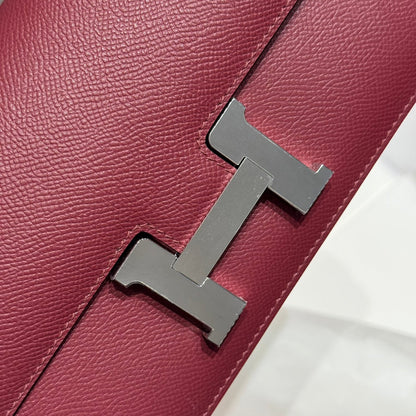Sac HM Constance Elan 24 cm en cuir Epsom bordeaux et accessoires argentés