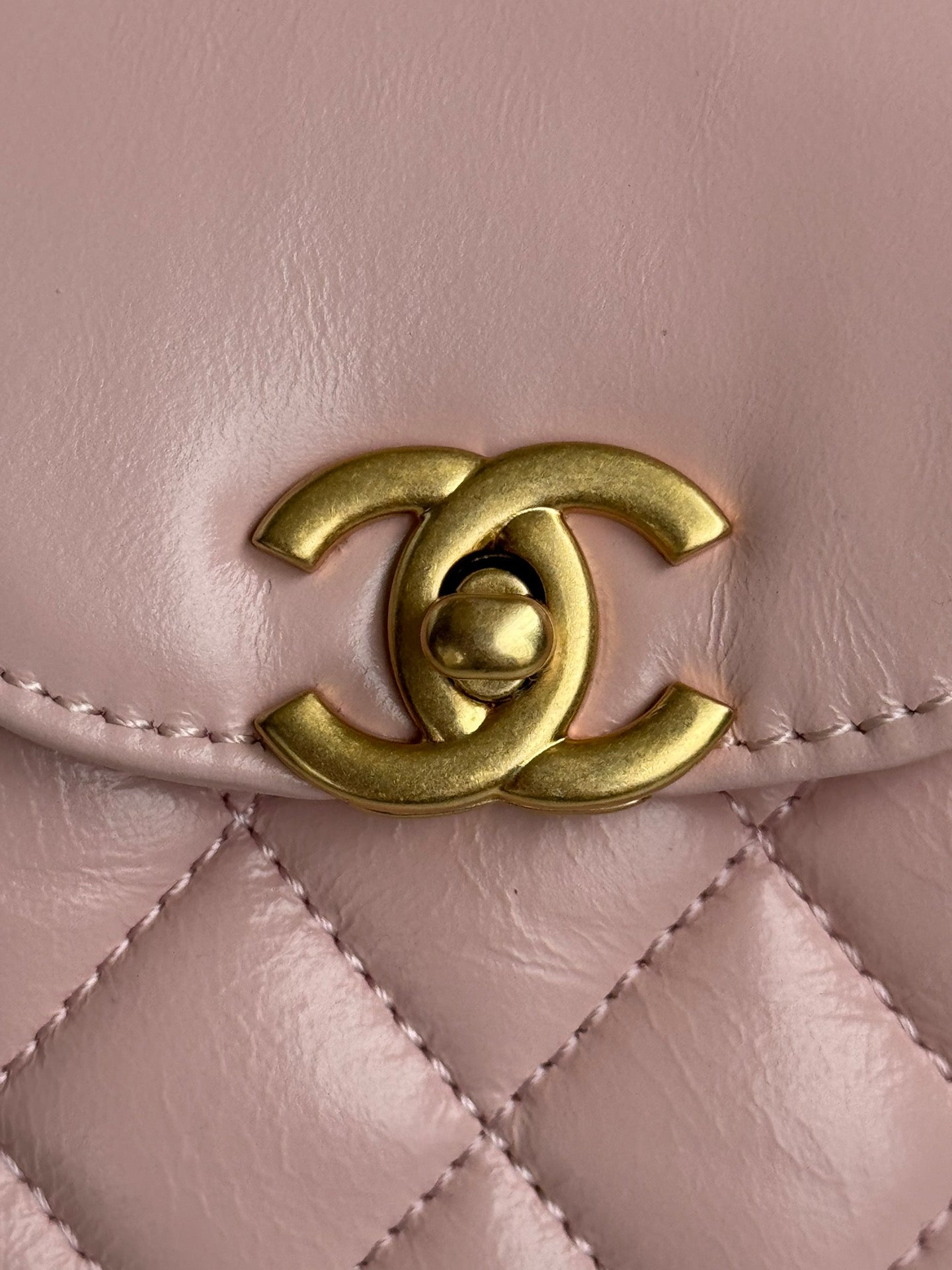 Sac shopping Kelly CC 24A Nano 19 cm en cuir d'agneau rose pastel