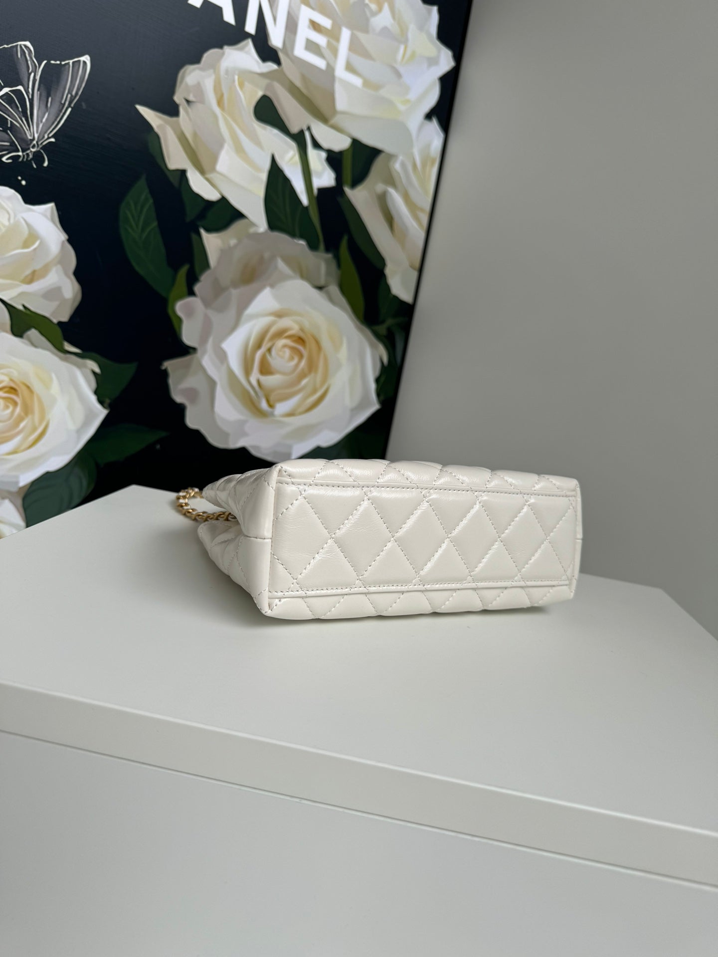 Sac shopping Kelly CC 24A Nano 19 cm en cuir d'agneau blanc pastel