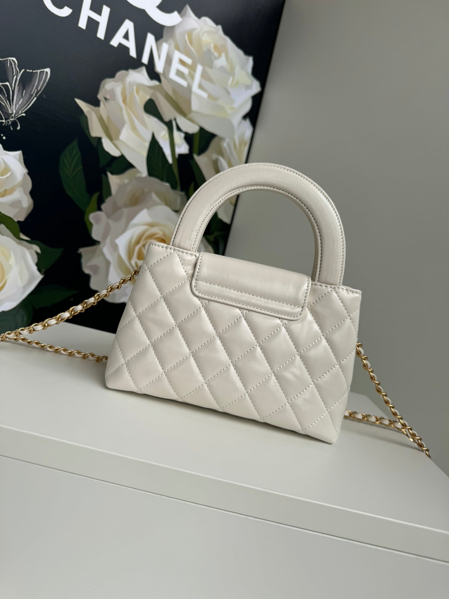 Sac shopping Kelly CC 24A Nano 19 cm en cuir d'agneau blanc pastel