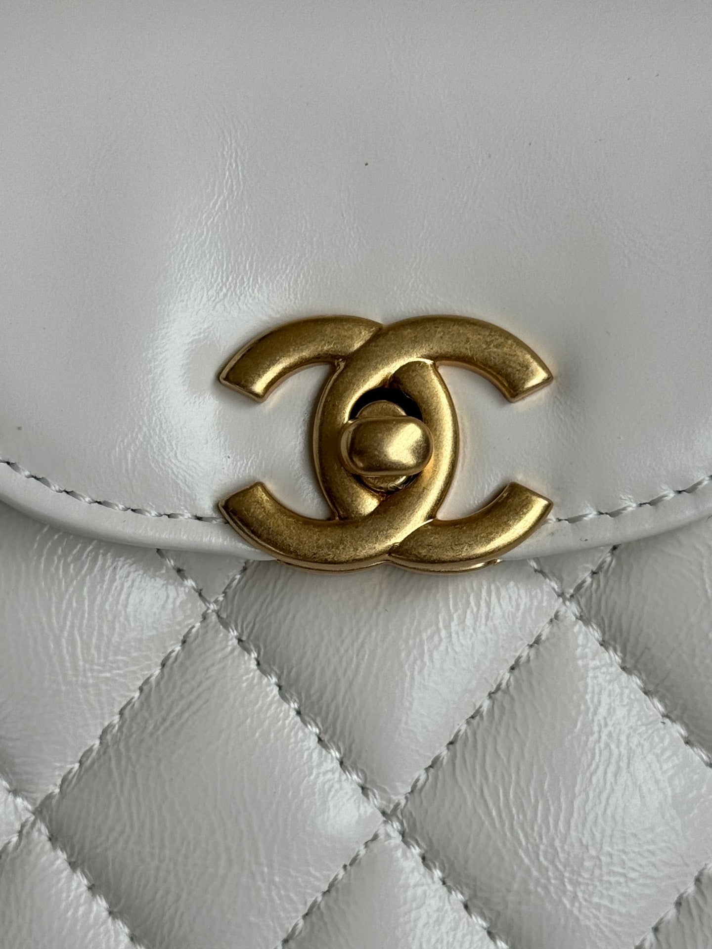Sac shopping Kelly CC 24A Nano 19 cm en cuir d'agneau blanc pastel