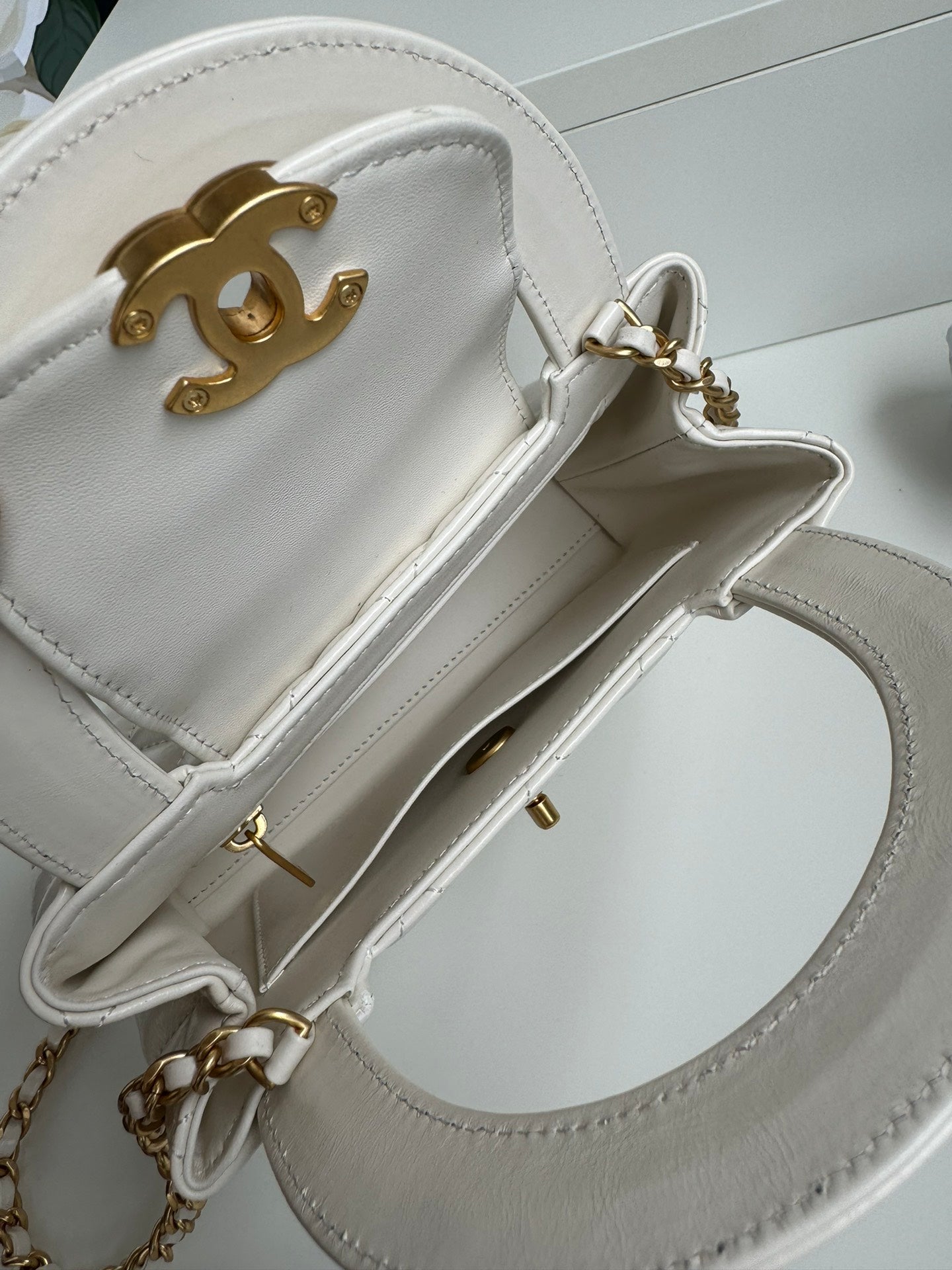 Sac shopping Kelly CC 24A Nano 19 cm en cuir d'agneau blanc pastel