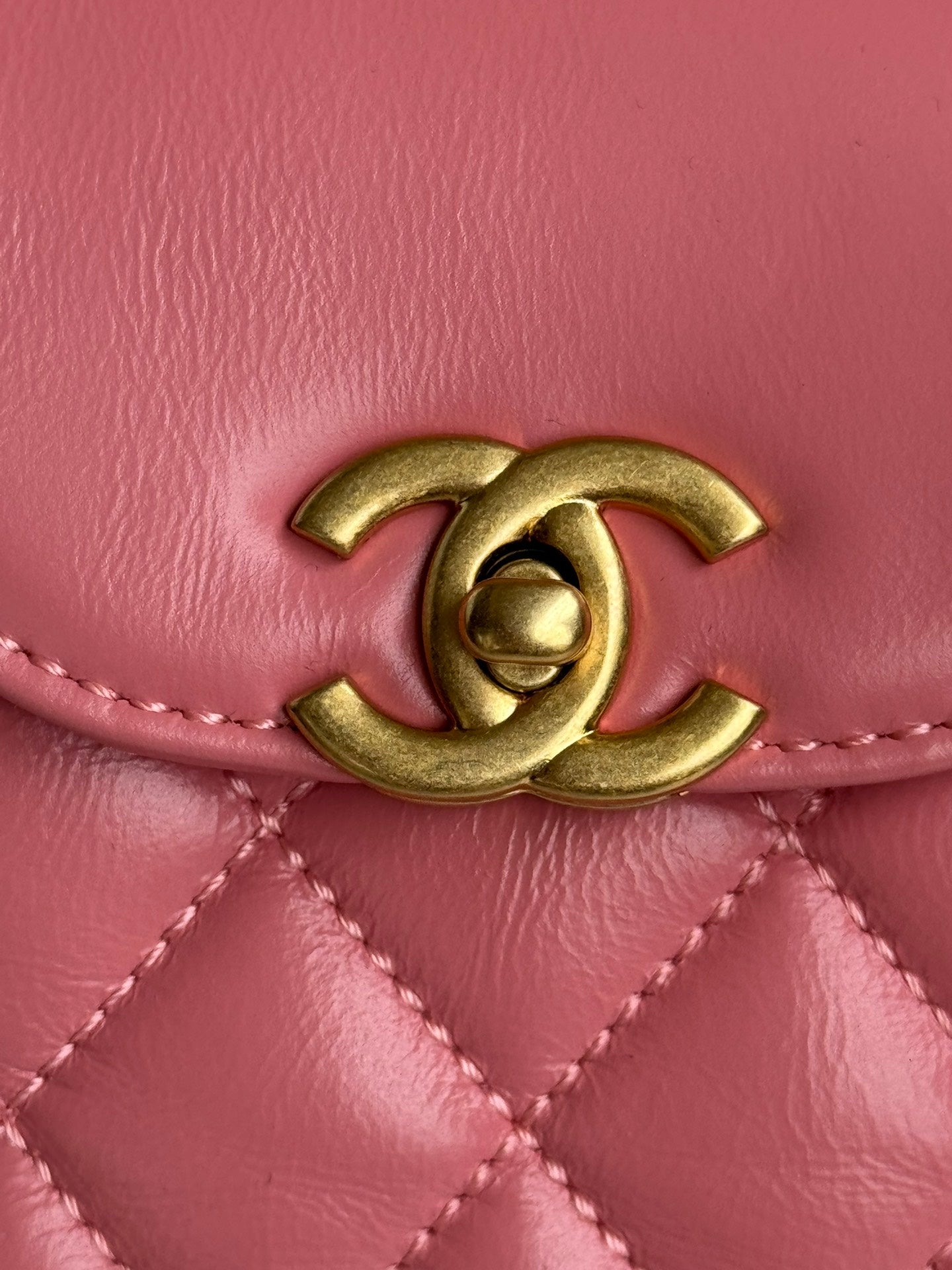 Sac cabas Kelly CC 24A Nano 19 cm en cuir d'agneau rose vif