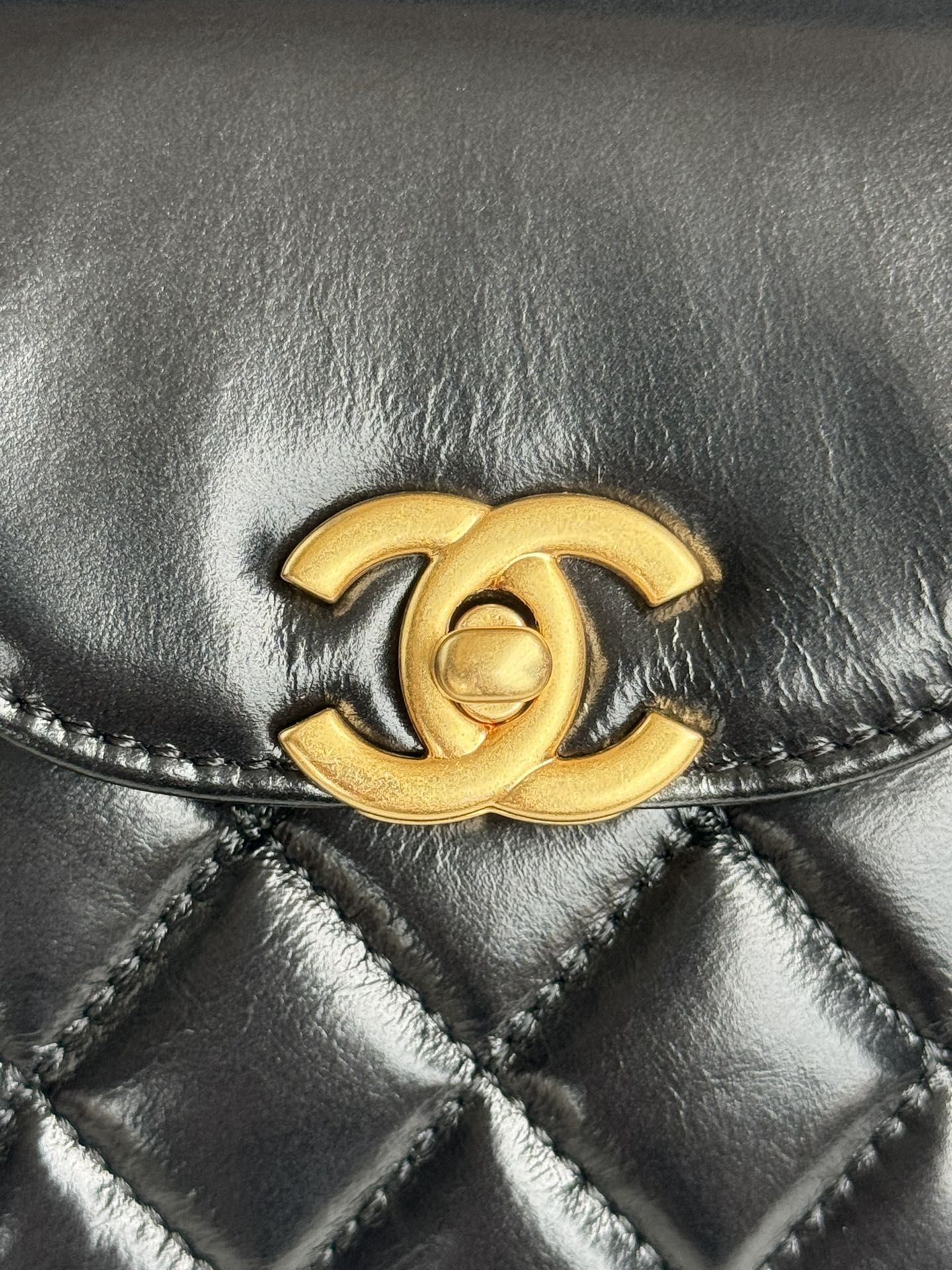 cc 24a nano 19cm kelly shopper bag black lambskin