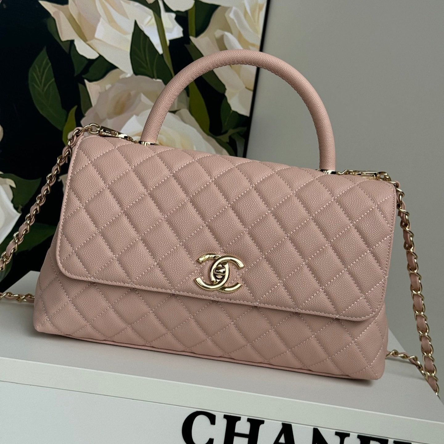 Poignée coco moyenne 29 cm cuir caviar matelassé rose matériel doré