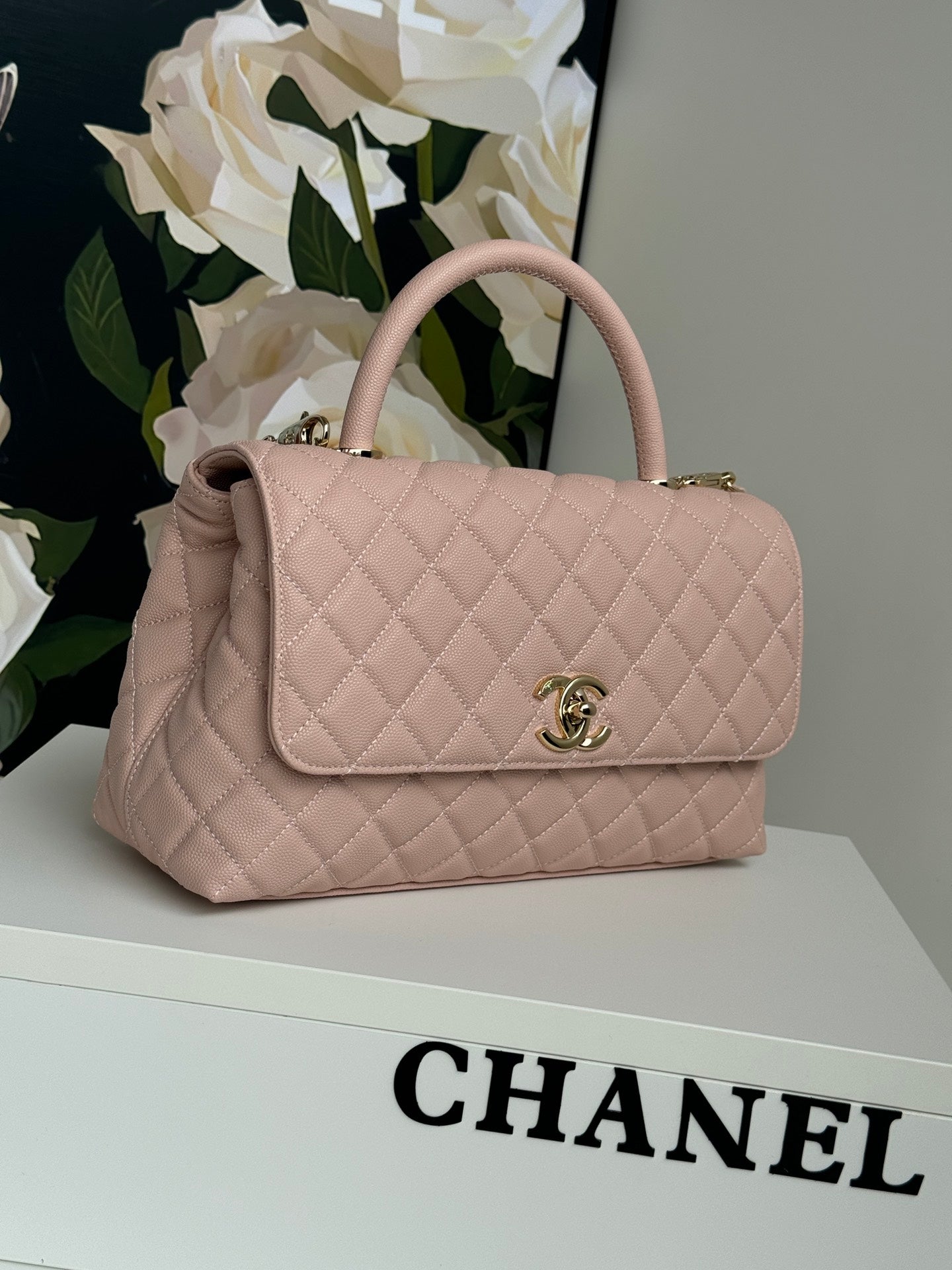 Poignée coco moyenne 29 cm cuir caviar matelassé rose matériel doré