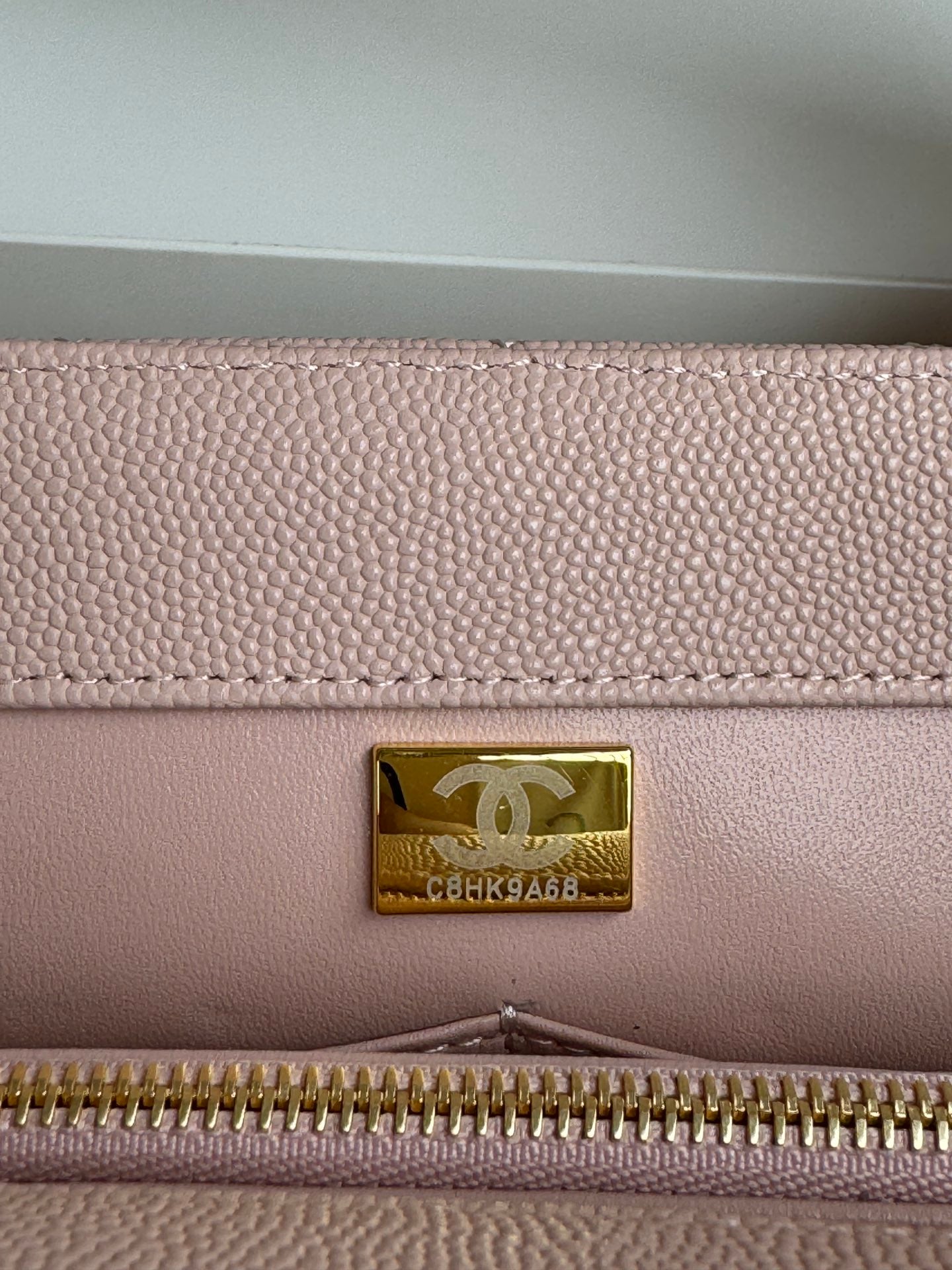 Poignée coco moyenne 29 cm cuir caviar matelassé rose matériel doré